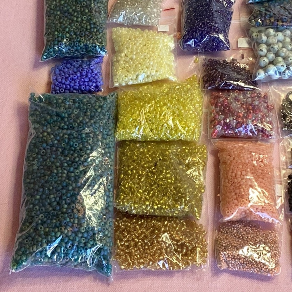 Lot #34 Jewelry Making Seed Beads and Larger Beads by the Hund… - Picture 3 of 9